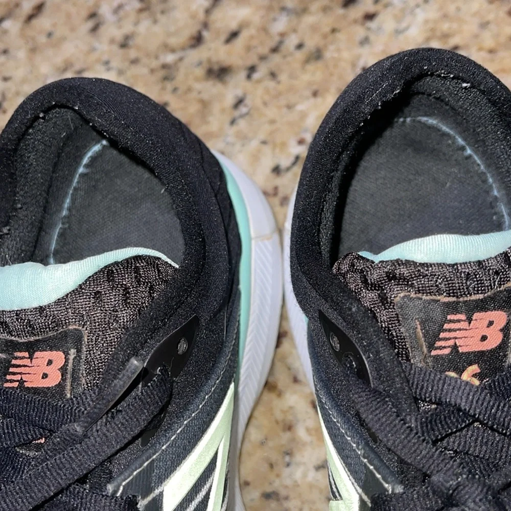 New Balance - Picture 2 of 8